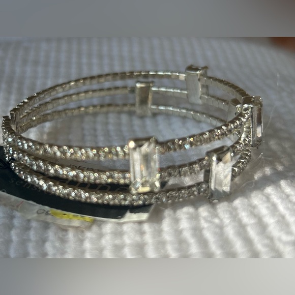 NWT Cezanné Braclet With Clear Stones Great As A Christmas Gift 🎄🎁 - Picture 7 of 10